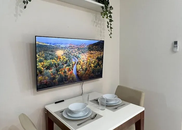 New! Serene & Cozy Wi-fi 350mbps Uptown Bgc Backhome6 Manila